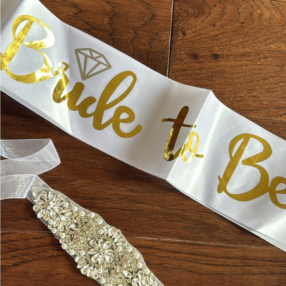 Wedding belt & Gold and White 'Bride to Be' Sash